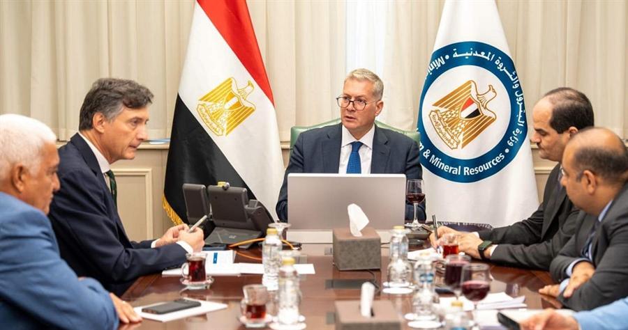إيني ووزارة البترول تبحثان إضافة إنتاج جديد للغاز وتسريع مشروعات شرق المتوسط