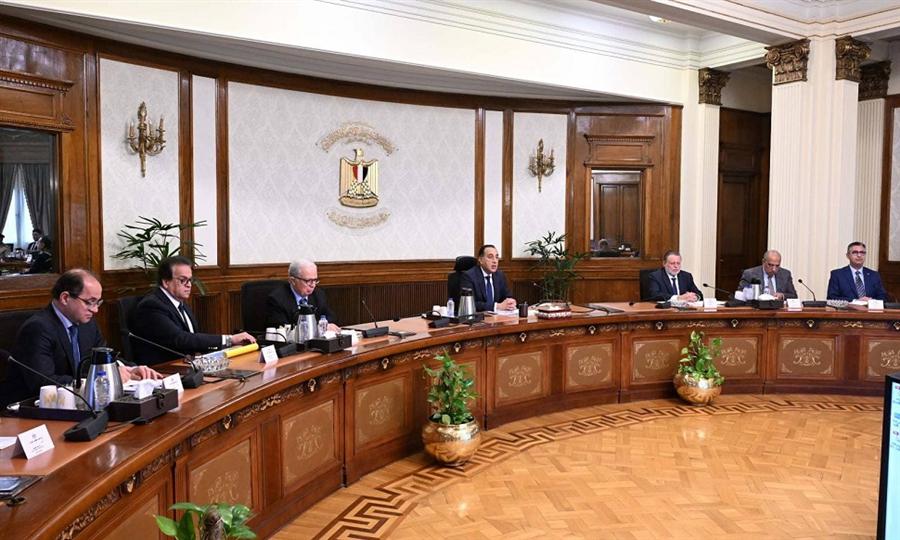الحكومة تقرر إنهاء العمل بمواعيد الإغلاق المبكر للمحال والمطاعم
