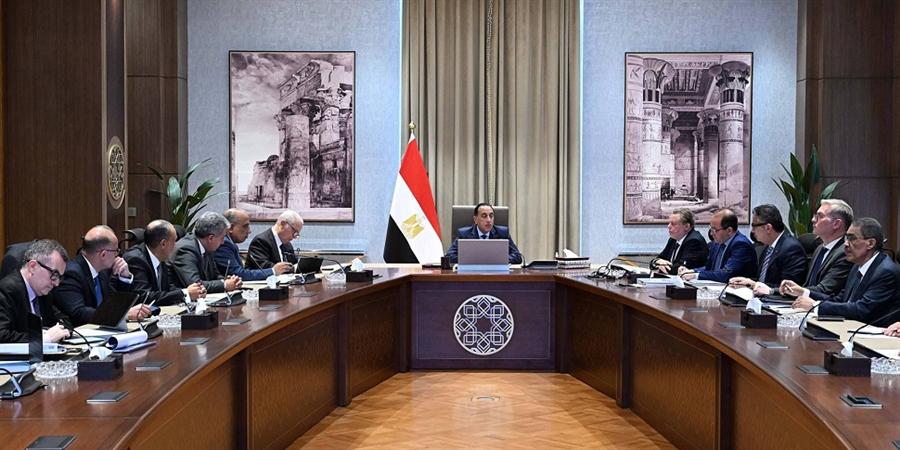 مدبولي يوجه بتحديث خطط الاستجابة لضمان استقرار الأسواق بعد التصعيد العسكري بالمنطقة