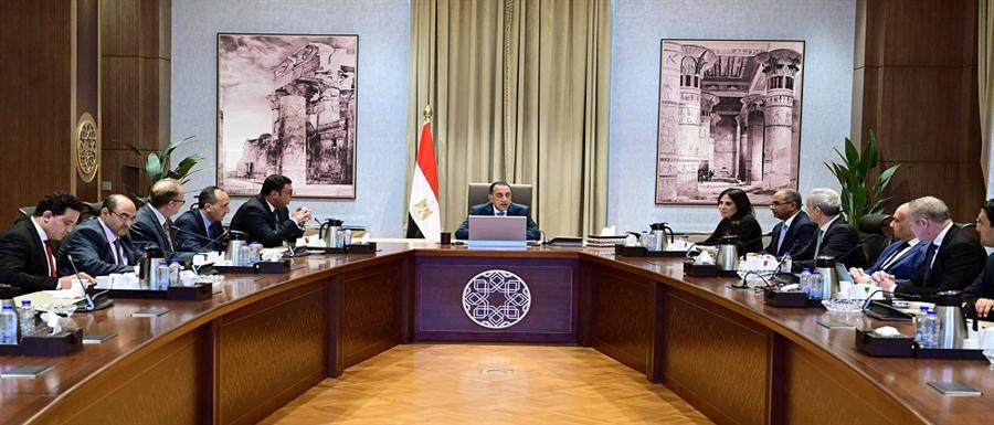 مدبولي يبحث مع أكوا باور فرص إنشاء محطات لتحلية مياه البحر