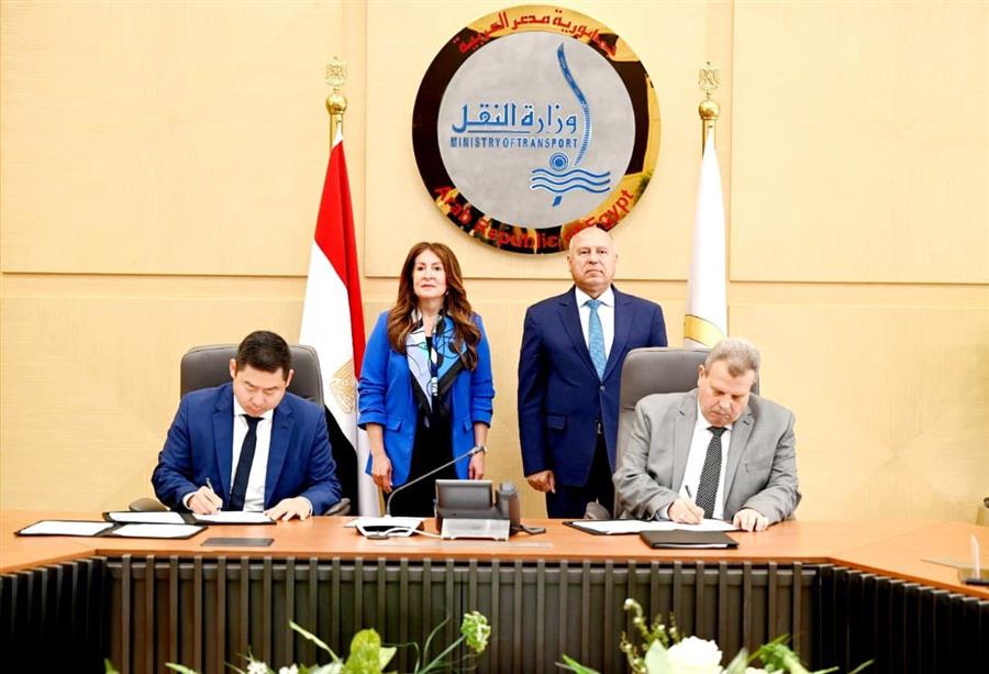 توقيع ثلاثة عقود بين سكك حديد مصر وبرجروس ريل الأمريكية