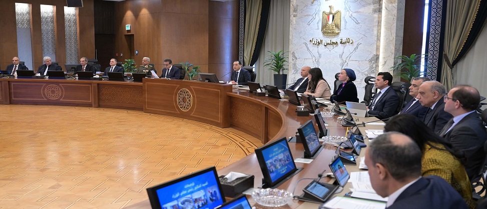 الحكومة توافق على 18.1% نموًا بأجور العاملين بالدولة في أول يوليو المقبل