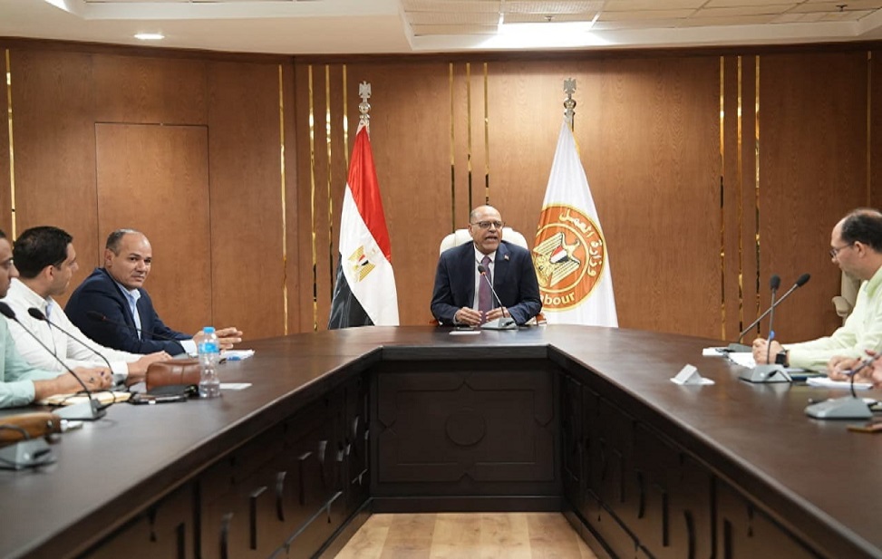 وزير العمل يطلق حملات تفتيش مكثفة مع التركيز على تراخيص الأجانب