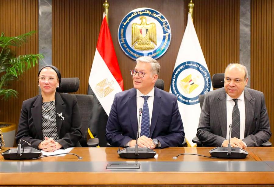  وزراء يبحثون التعاون في مشروع إنتاج وقود الطائرات المستدام