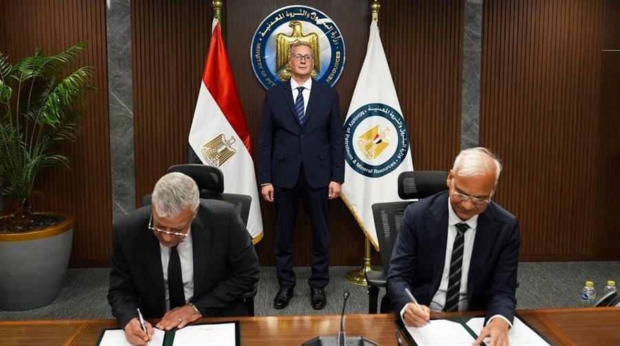توقيع عقد توريد خام الفوسفات للمجمع الصناعي الجديد بالمنطقة الاقتصادية لقناة السويس