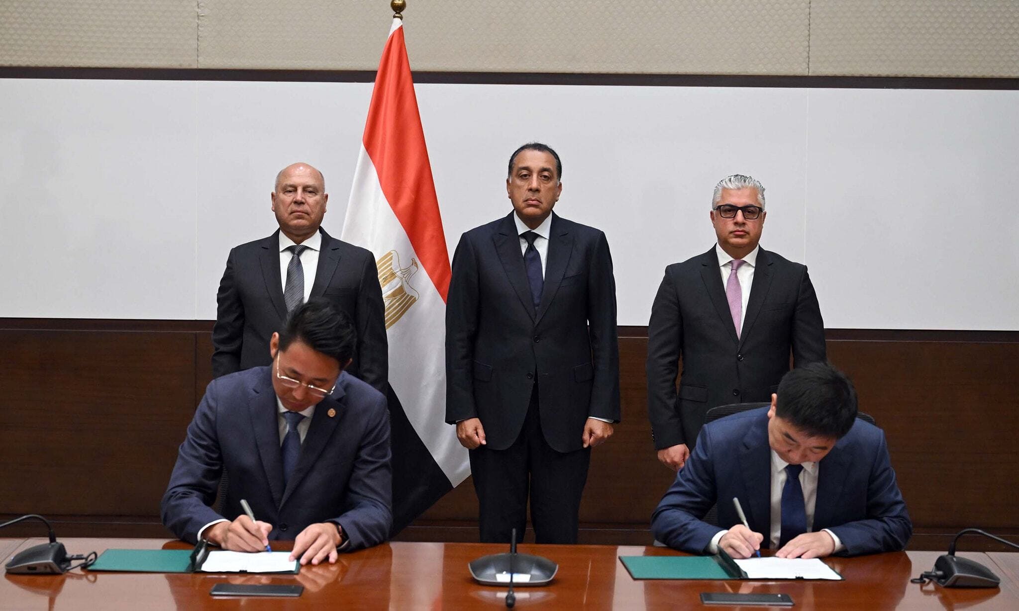 مدبولي يشهد توقيع عقد إنشاء مصنع صيني لإطارات السيارات باستثمارات مليار دولار
