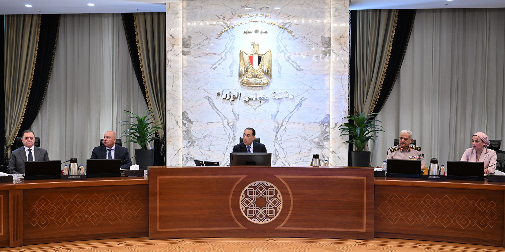 الحكومة تطلق بث تجريبي للمنصة الإلكترونية لتراخيص الاستثمار
