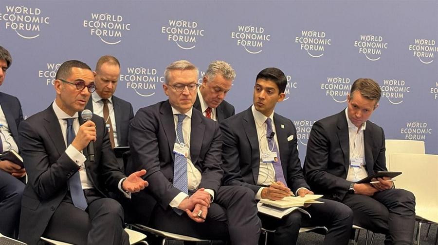 مصر تطرح رؤيتها للبنية التحتية الذكية والتحول الرقمي بدافوس