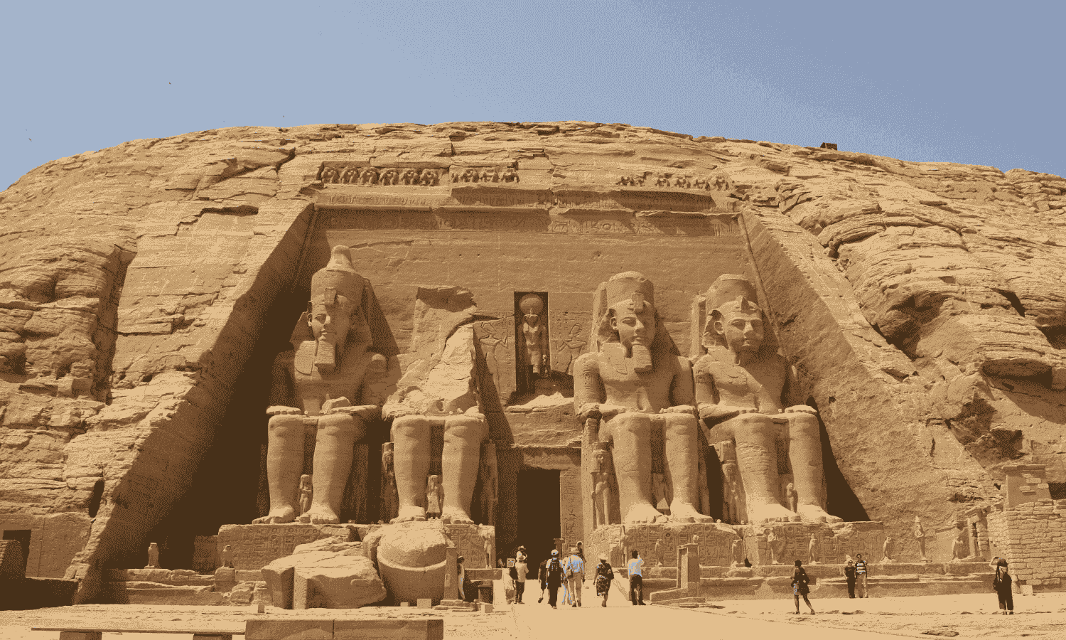 خبير يتوقع نمو الإيرادات السياحية إلى 22 مليار دولار بنهاية العام المالي الحالي
